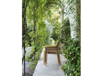 Кресло пластиковое Doga белый