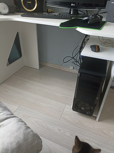 Компьютерный стол СКП-4 GL-4 белый с черным фото покупателя 7