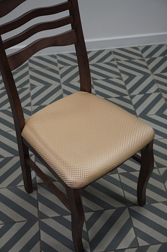 Деревянный стул Амадиу бежевый / молочный из шоурума 1