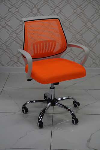 Компьютерное кресло Ergoplus белое / розовое из шоурума 2