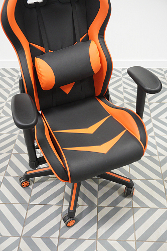 Компьютерное кресло Racer черное / бежевое из шоурума 1