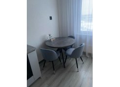 Стул на металлокаркасе Gabi 1 бежевый / черный с серебряными наконечниками фото покупателя 744