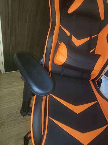 Компьютерное кресло Racer черное / бежевое фото покупателя 69