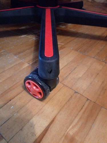 Компьютерное кресло Racer черный / красный / бежевый фото покупателя 184