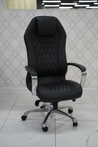 Компьютерное кресло Damian white из шоурума 3