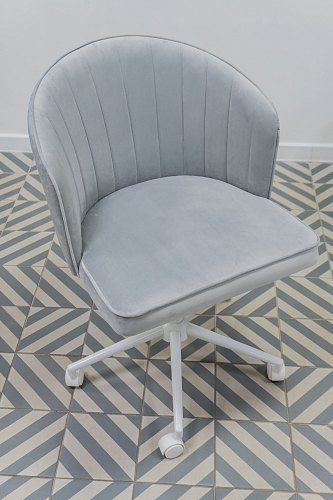 Компьютерное кресло Дэни светло-серый / белый из шоурума 2