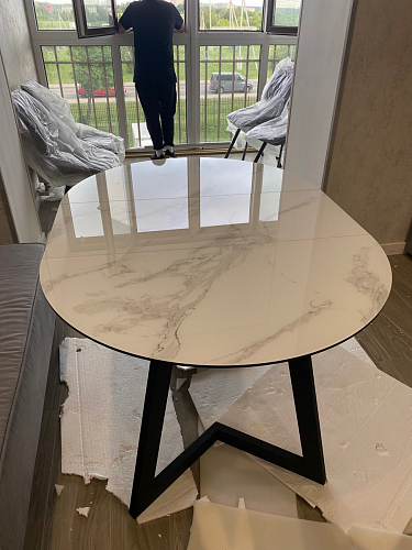 Стеклянный стол Алингсос 100(140)х100х76 мрамор серый / черная шагрень фото покупателя 7