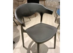 Пластиковый стул Forma черный из шоурума 2