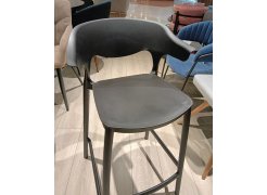 Полубарный стул Forma черный из шоурума 2