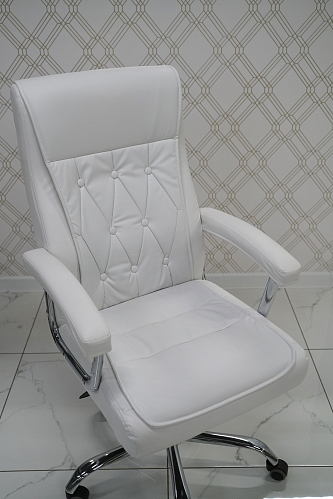Компьютерное кресло Class white из шоурума 2