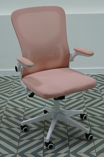 Компьютерное кресло Konfi dark gray / pink / white из шоурума 4