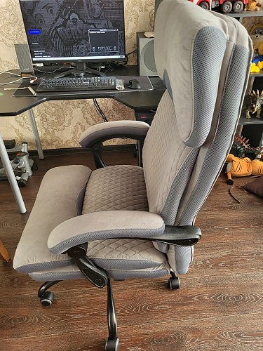 Компьютерное кресло Chief metalBL черный стеганный фото покупателя 3