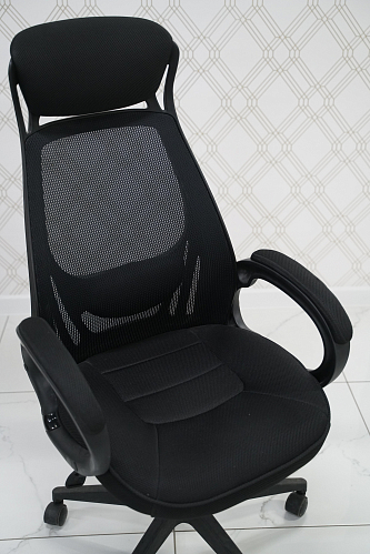 Компьютерное кресло Burgos черное из шоурума 2